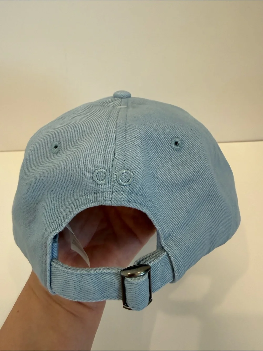 NWT ALO Yoga Washed Off-Duty Cap Light Denim Blue Athlesiure Athletic Casual